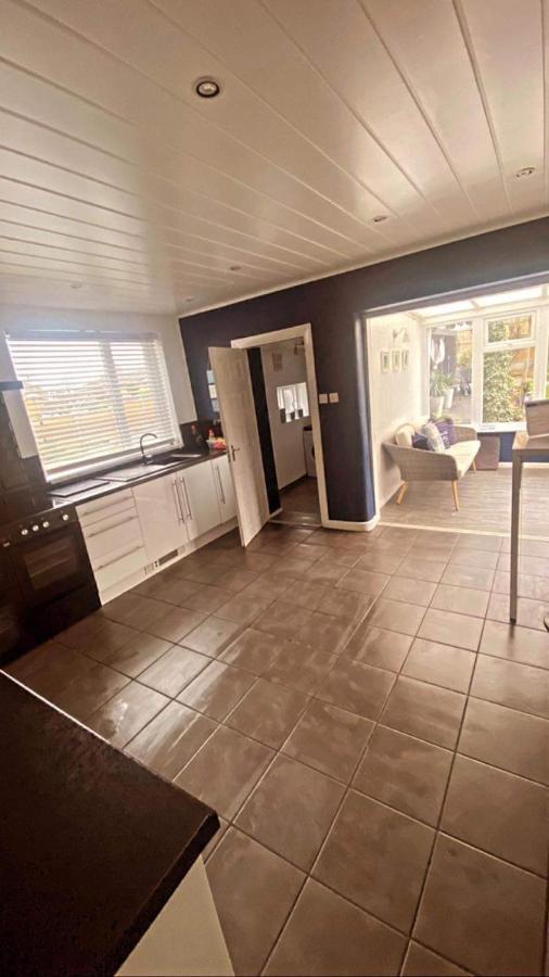 Sunnyside - Large Seaside Home With Views And Hot Tub Prestatyn Ngoại thất bức ảnh