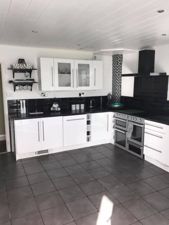 Sunnyside - Large Seaside Home With Views And Hot Tub Prestatyn Ngoại thất bức ảnh