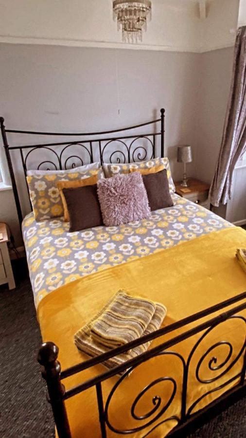 Sunnyside - Large Seaside Home With Views And Hot Tub Prestatyn Ngoại thất bức ảnh